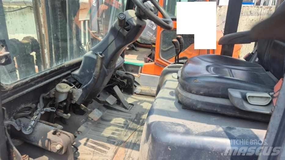 Doosan D 35 C-5 Electric Forklifts