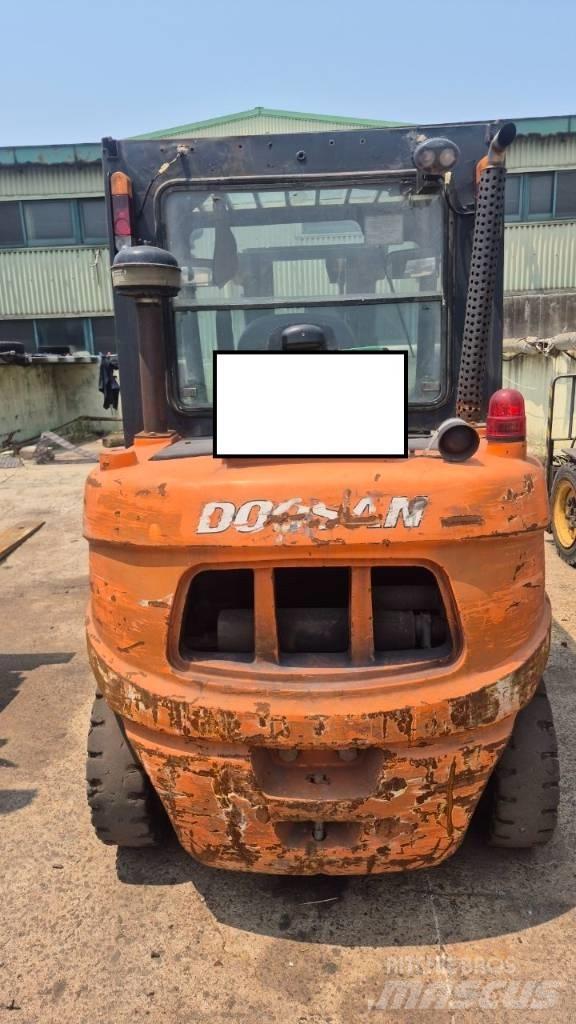 Doosan D 35 C-5 Electric Forklifts