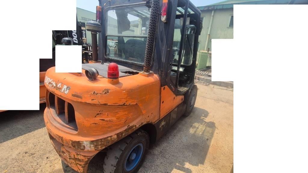 Doosan D 35 C-5 Electric Forklifts