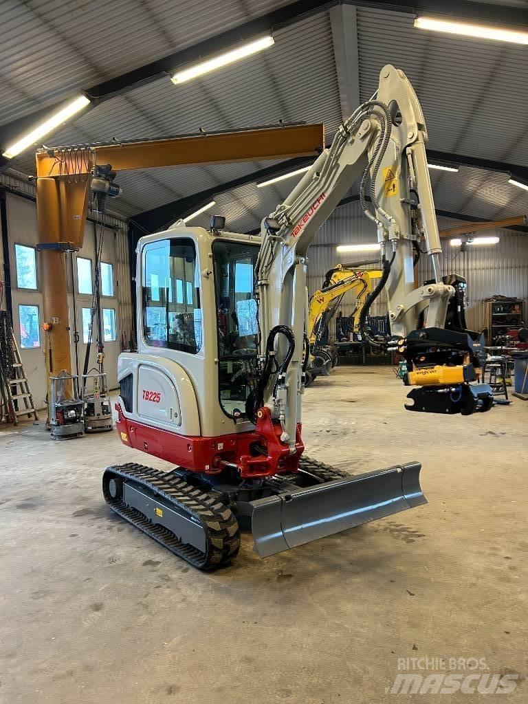Takeuchi TB225 Mini Excavators <7t (Mini Diggers)