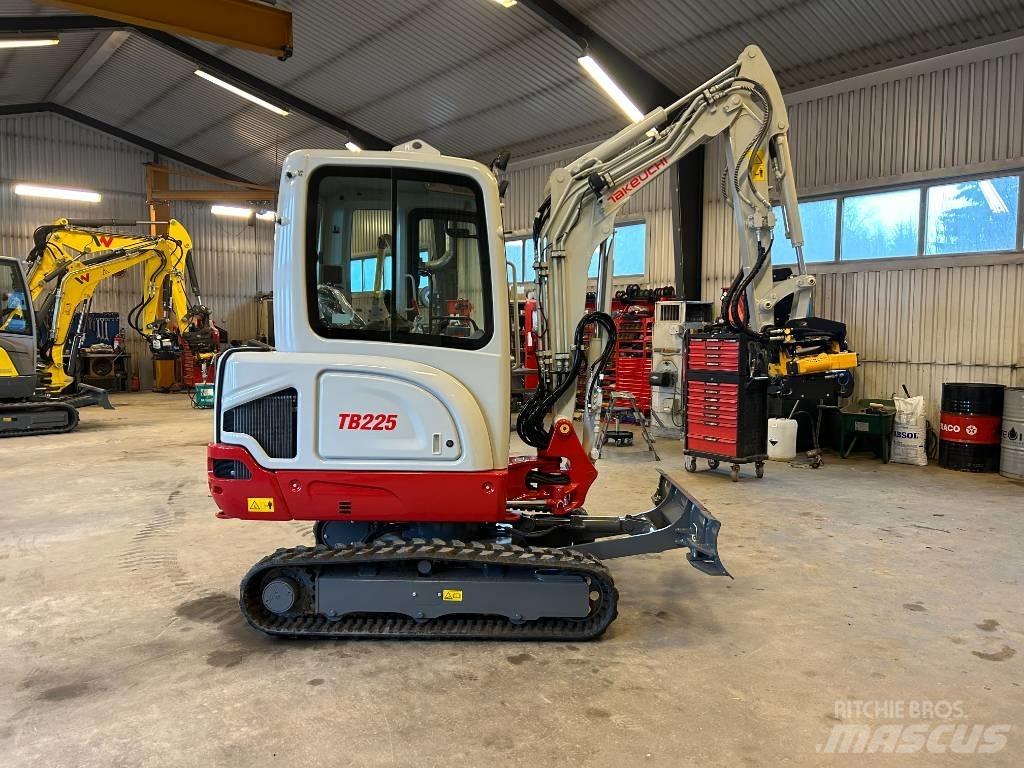 Takeuchi TB225 Mini Excavators <7t (Mini Diggers)