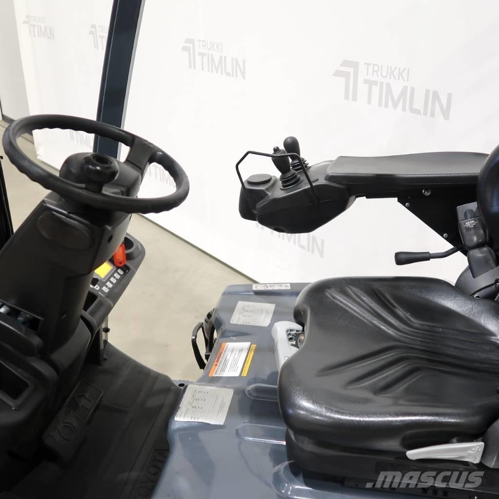 Toyota 8FBM20T Electric Forklifts