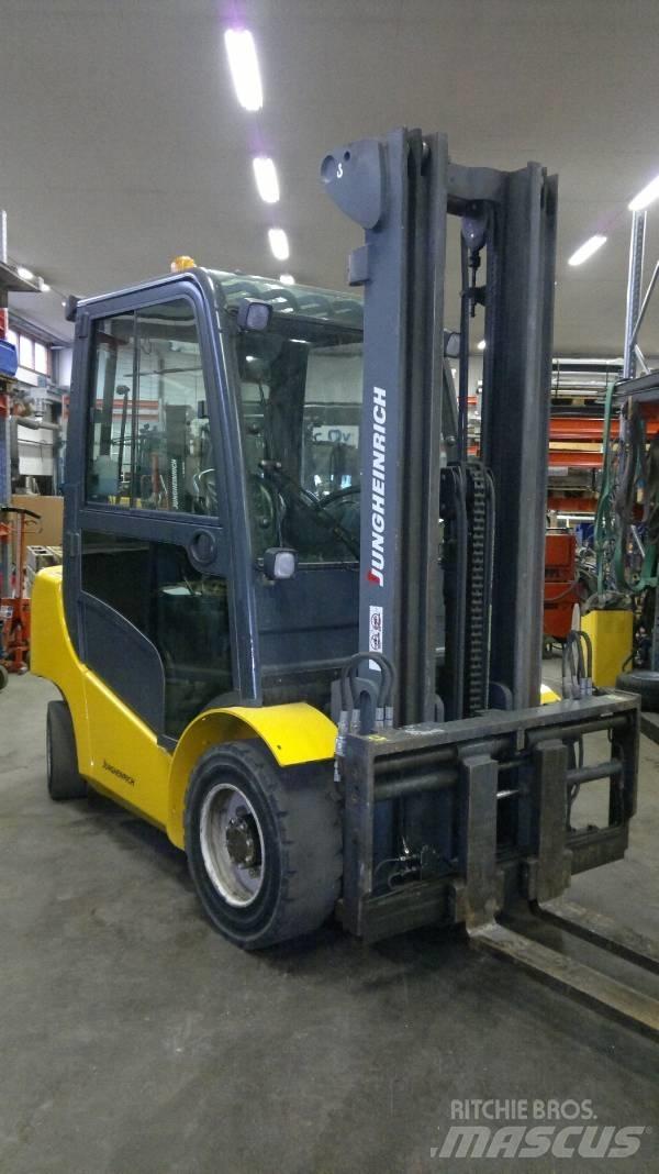 Jungheinrich DFG 430 Diesel Forklifts