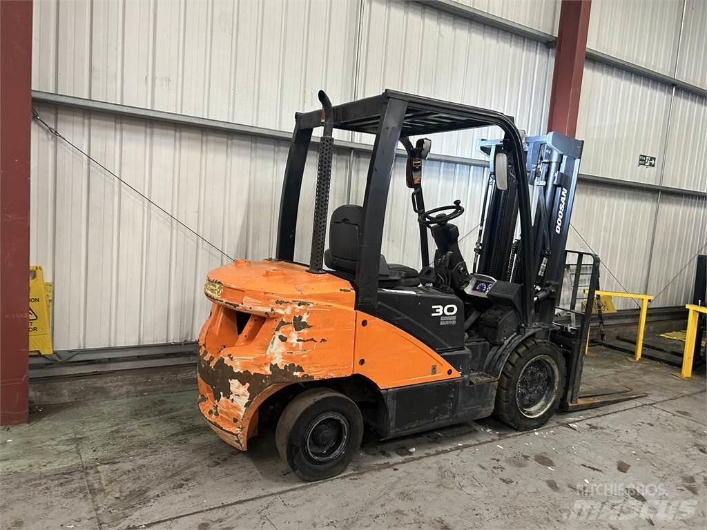 Doosan D30S-5 Diesel Forklifts