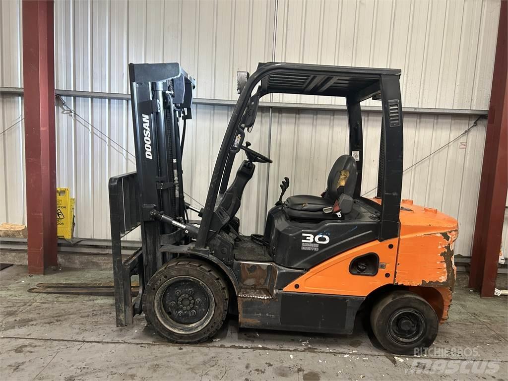 Doosan D30S-5 Diesel Forklifts