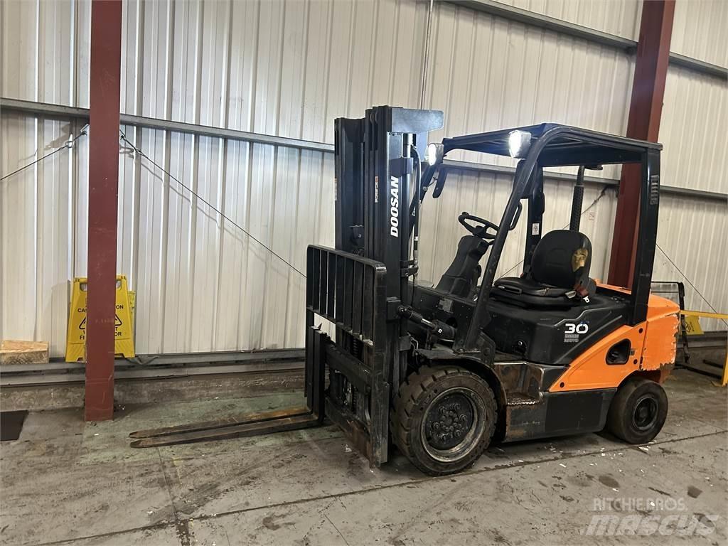 Doosan D30S-5 Diesel Forklifts