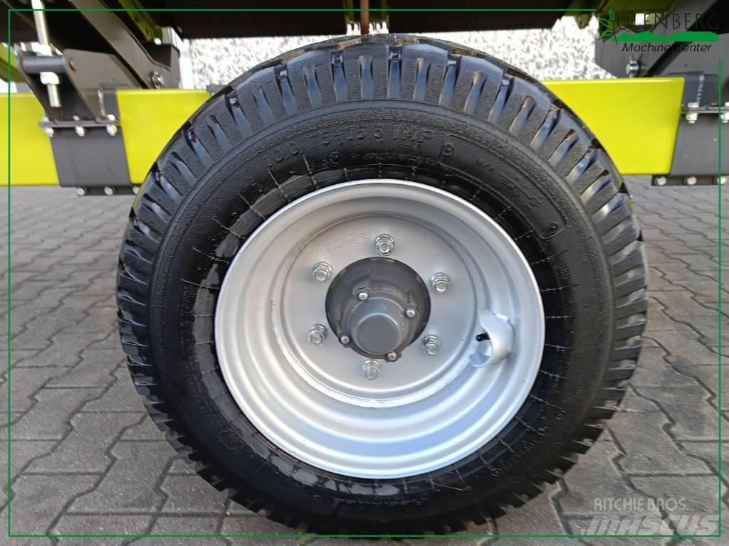 CLAAS VARIO 930 Combine Attachments