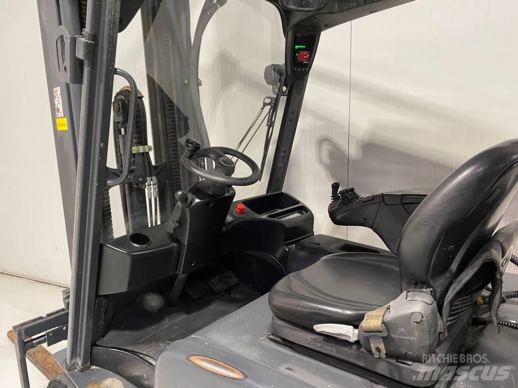 Linde E30L-01 Electric Forklifts