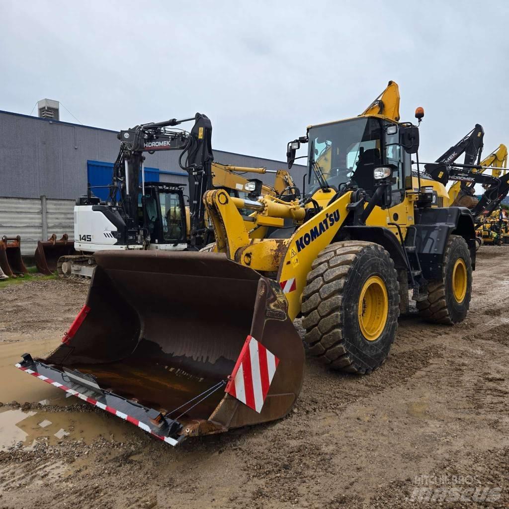 Komatsu WA320-8 Wheel Loaders
