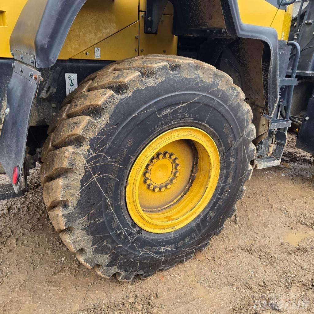 Komatsu WA320-8 Wheel Loaders