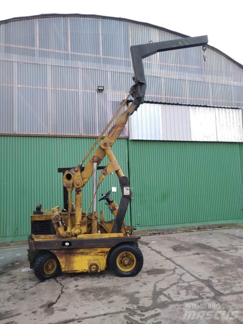 Takraf mit Kranarm Farm Equipment - Others