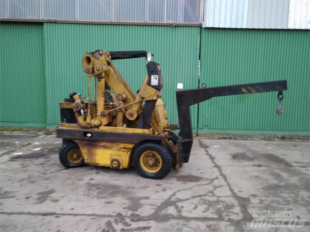Takraf mit Kranarm Farm Equipment - Others