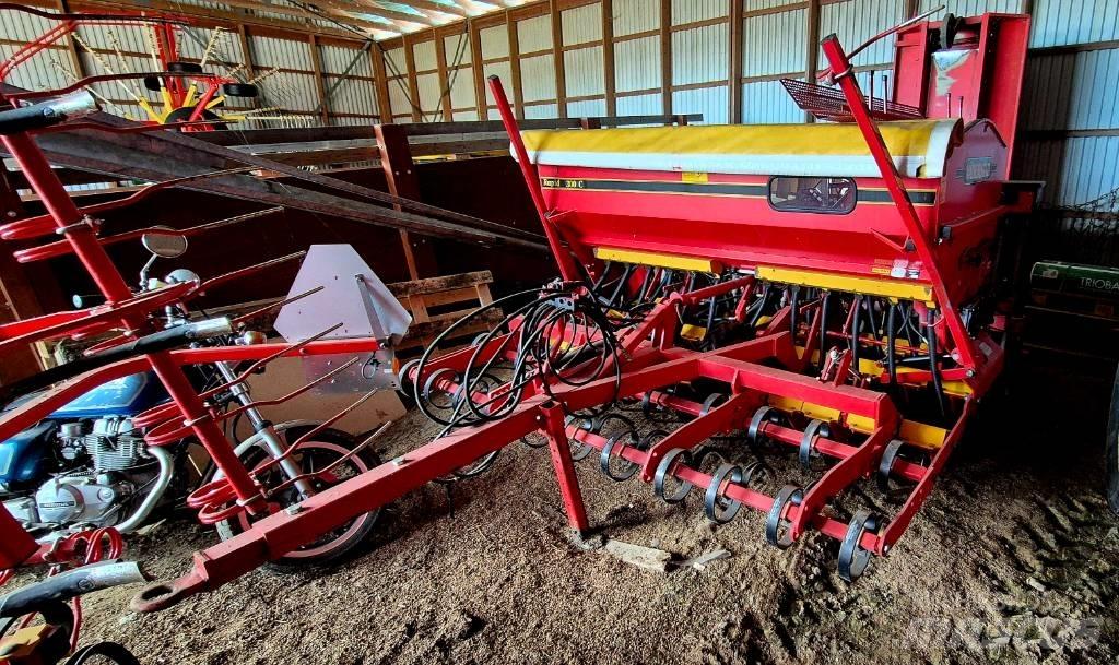 Väderstad Rapid300C Farm Drills
