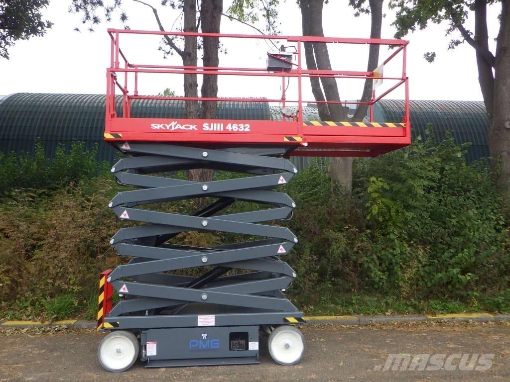 SkyJack SJ4632 Scissor Lifts