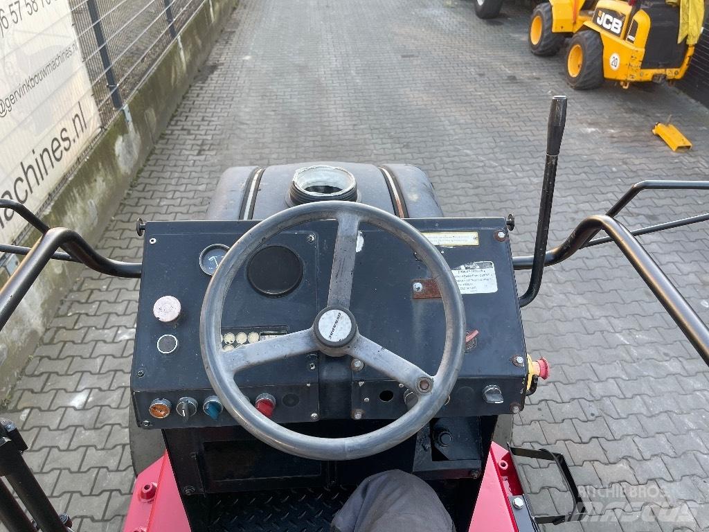 Dynapack CP 142 Pneumatic tired rollers