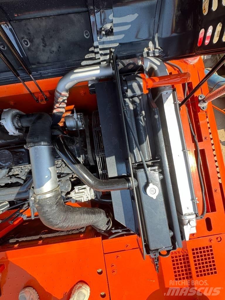 Doosan DX 300 LC Crawler excavators