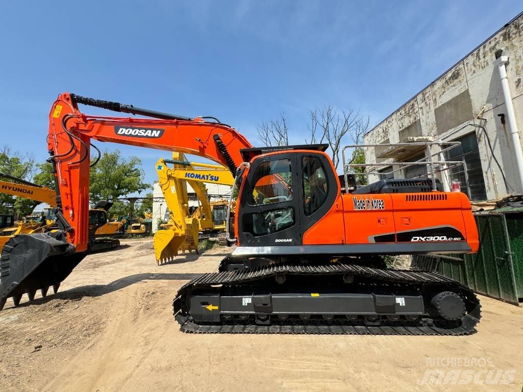 Doosan DX 300 LC Crawler excavators