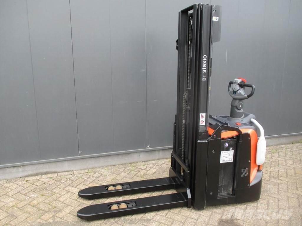 Toyota SPE 120L Pedestrian stacker