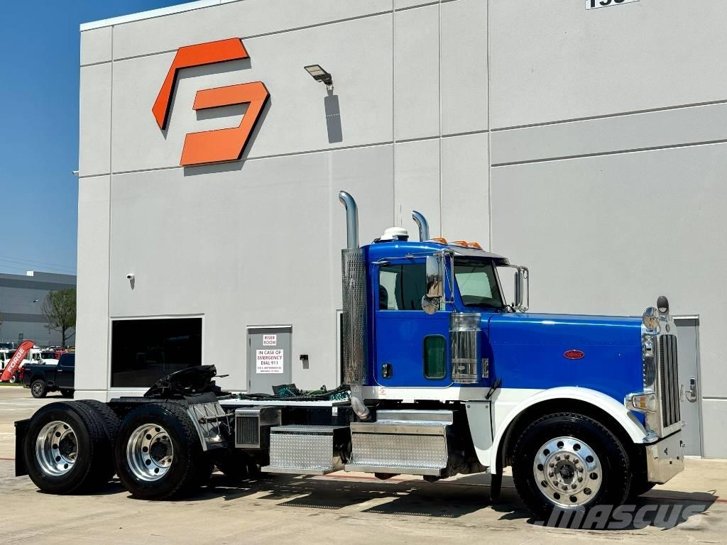 Peterbilt 389 Conventional Trucks / Tractor Trucks