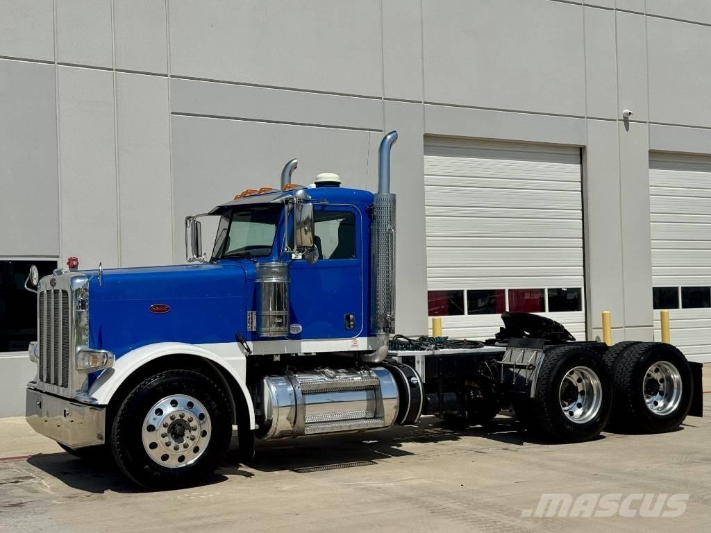 Peterbilt 389 Conventional Trucks / Tractor Trucks