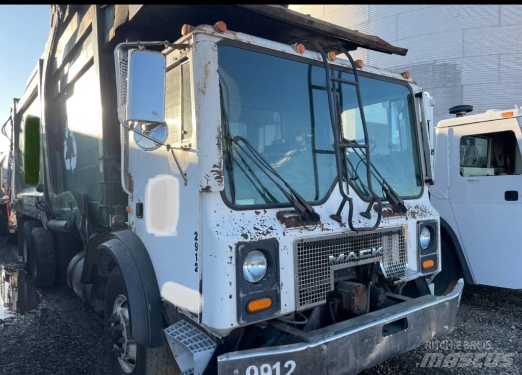 Mack MR600 Garbage Trucks / Recycling Trucks