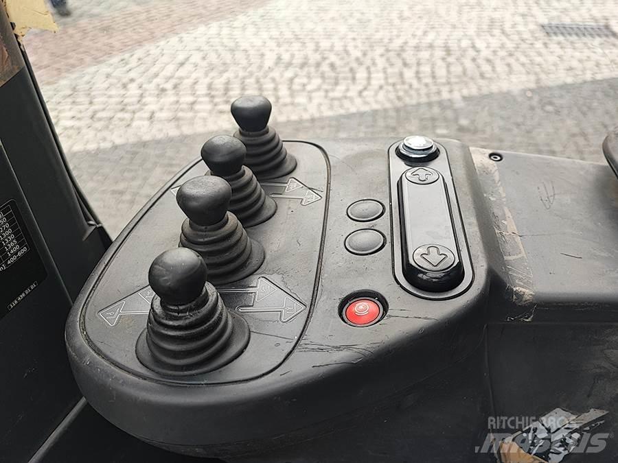 Linde R14X-03 Reach trucks