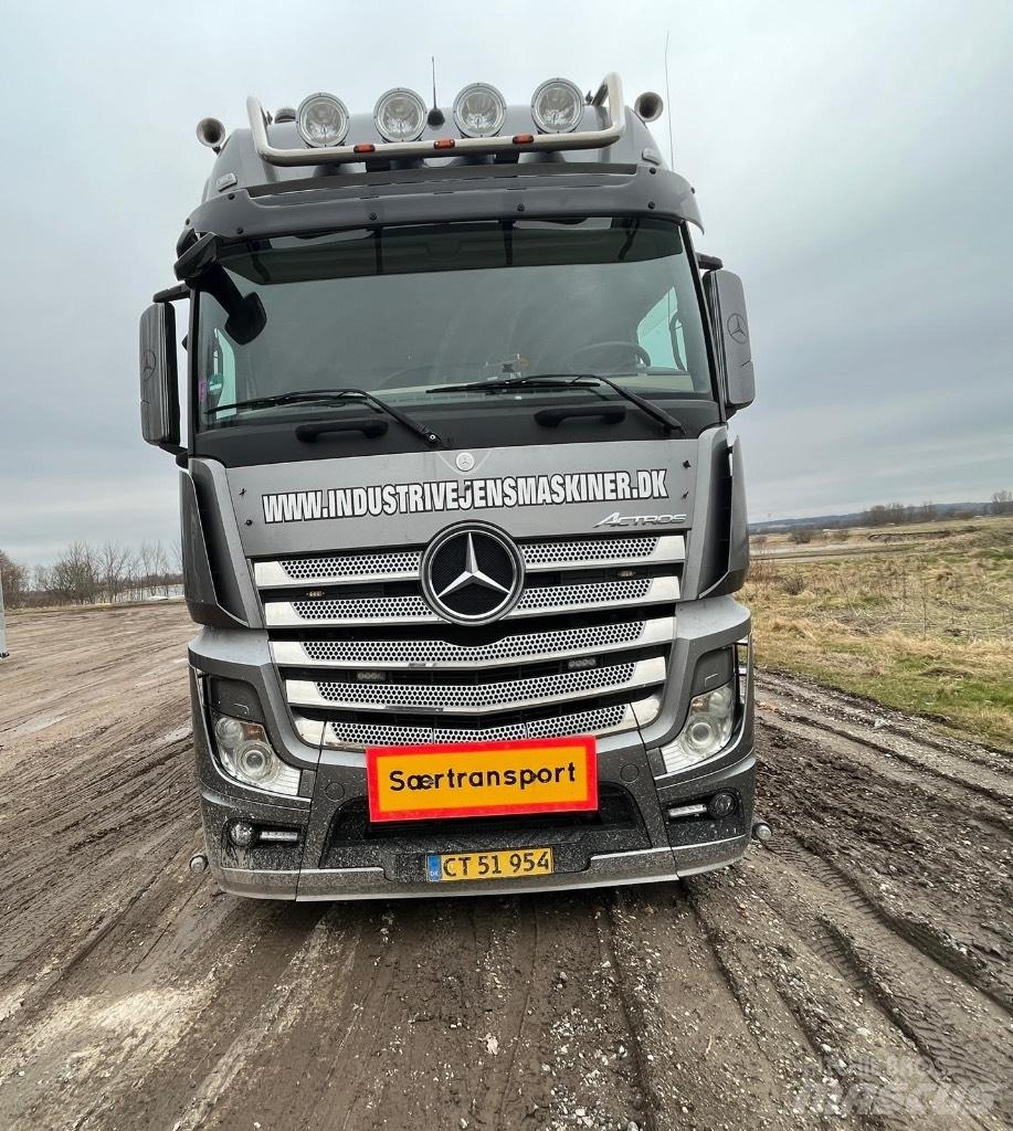 Mercedes-Benz 4158 Conventional Trucks / Tractor Trucks