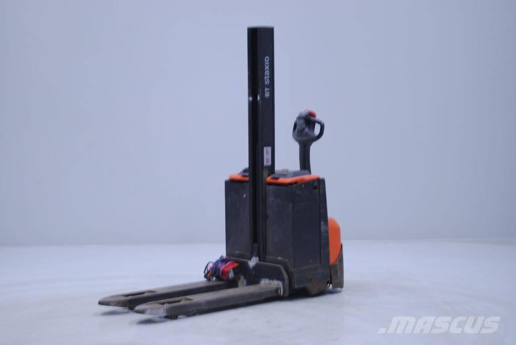 Toyota SWE080L Pedestrian stacker