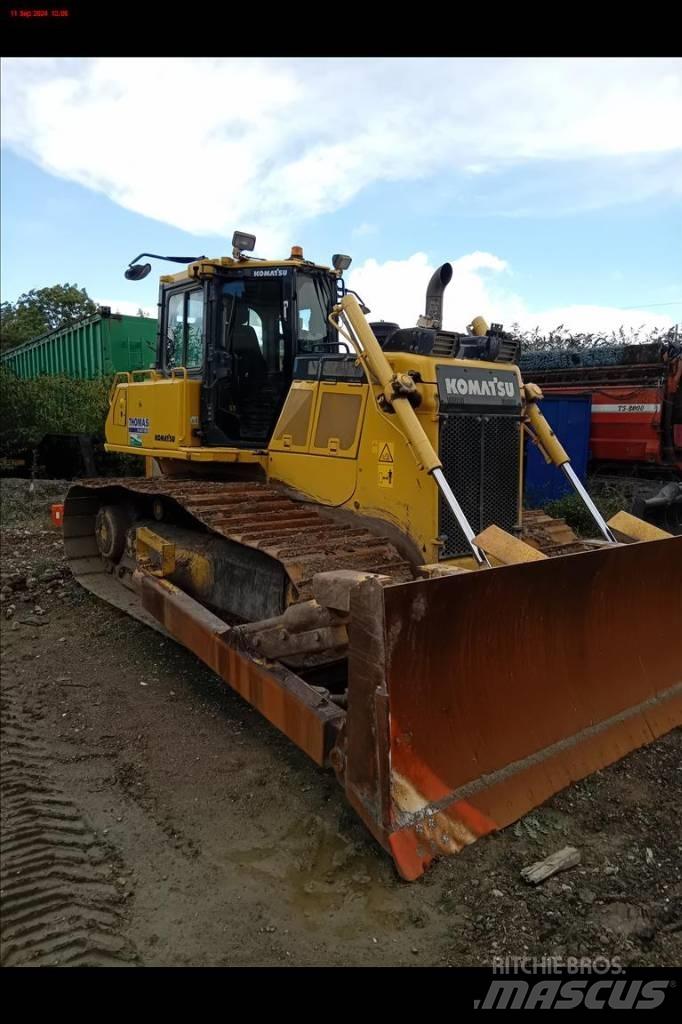 Komatsu D 65 PX-18 Crawler dozers