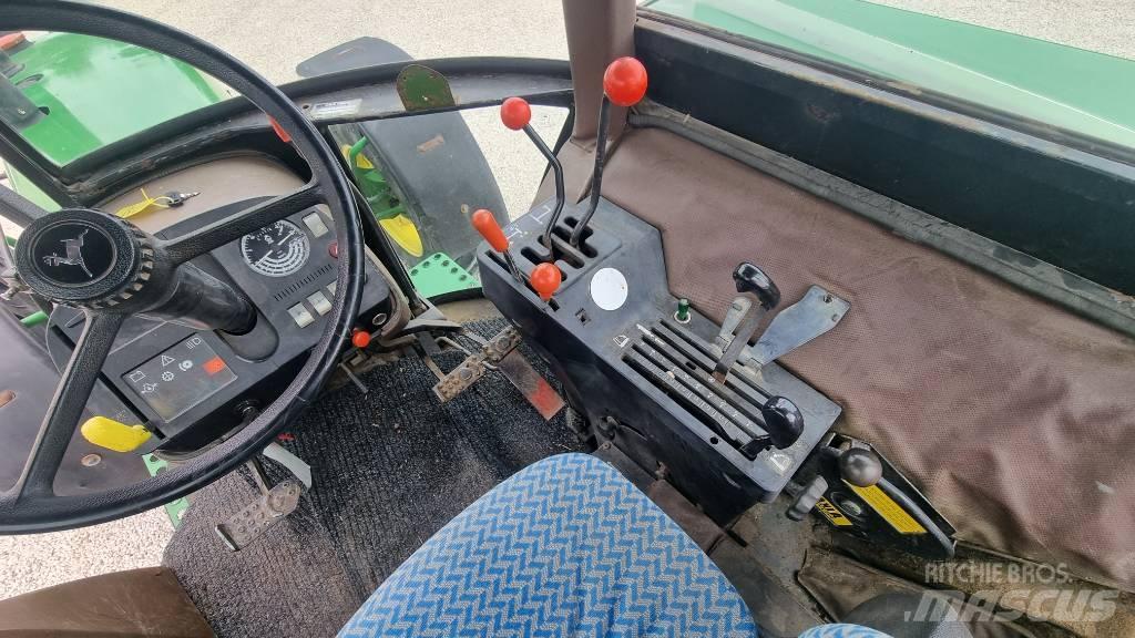 John Deere 2250 Tractors