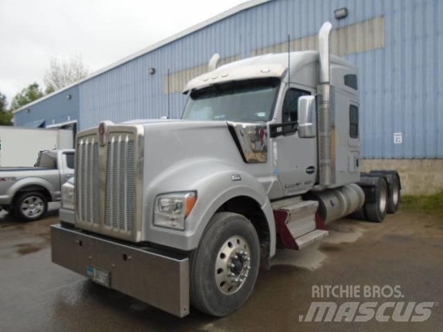 Kenworth W 990 Conventional Trucks / Tractor Trucks