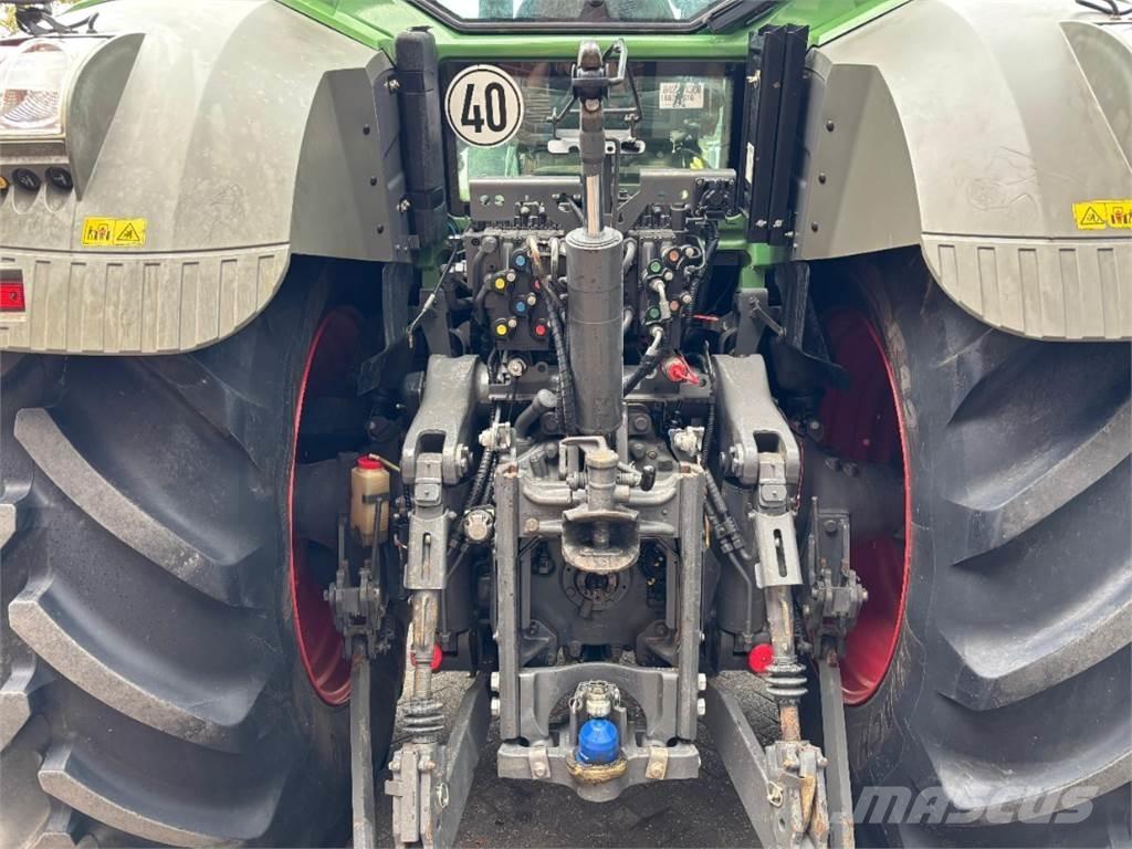 Fendt 828 Vario Tractors