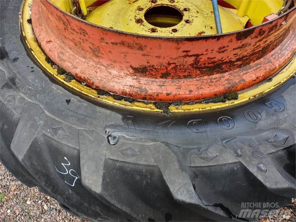 Goodyear 136-38 x2 Tires, wheels and rims