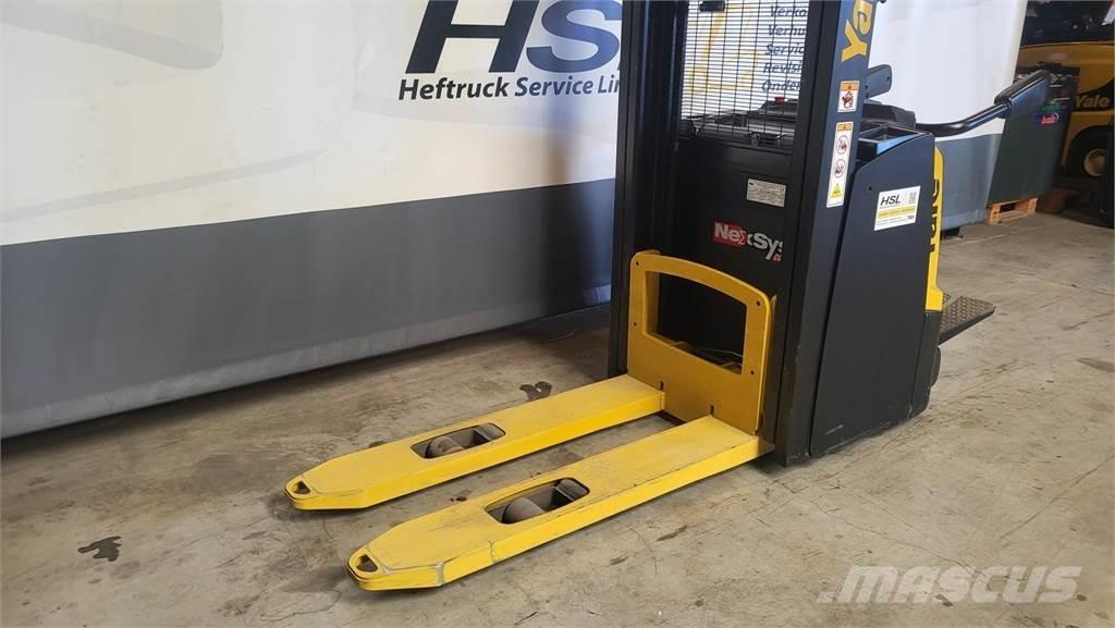 Yale MS12X Self Propelled Stackers