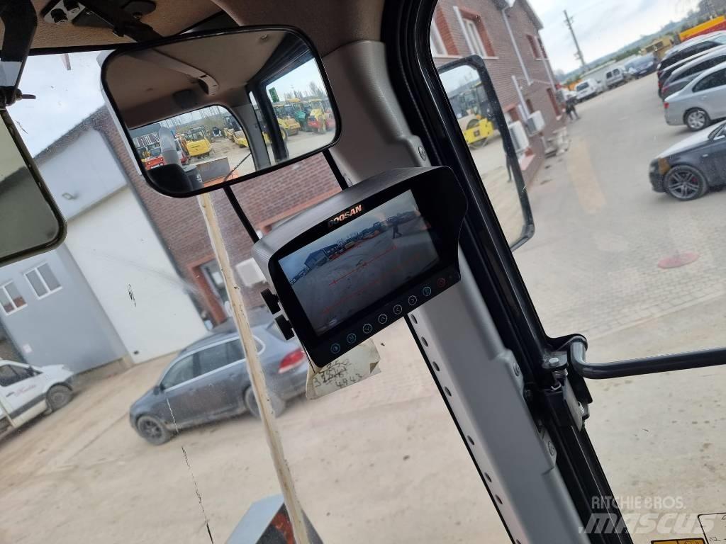 Doosan DL 200-3 Wheel Loaders