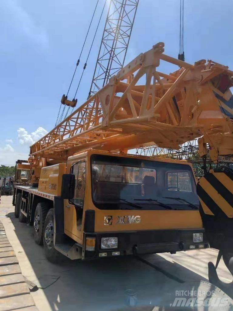 XCMG 50 Crawler Cranes