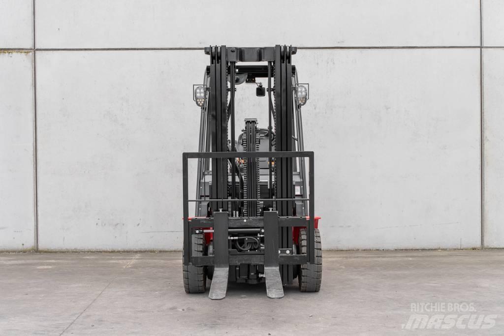 Manitou ME 425 Electric Forklifts