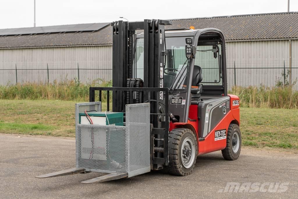 Manitou ME 450 Electric Forklifts