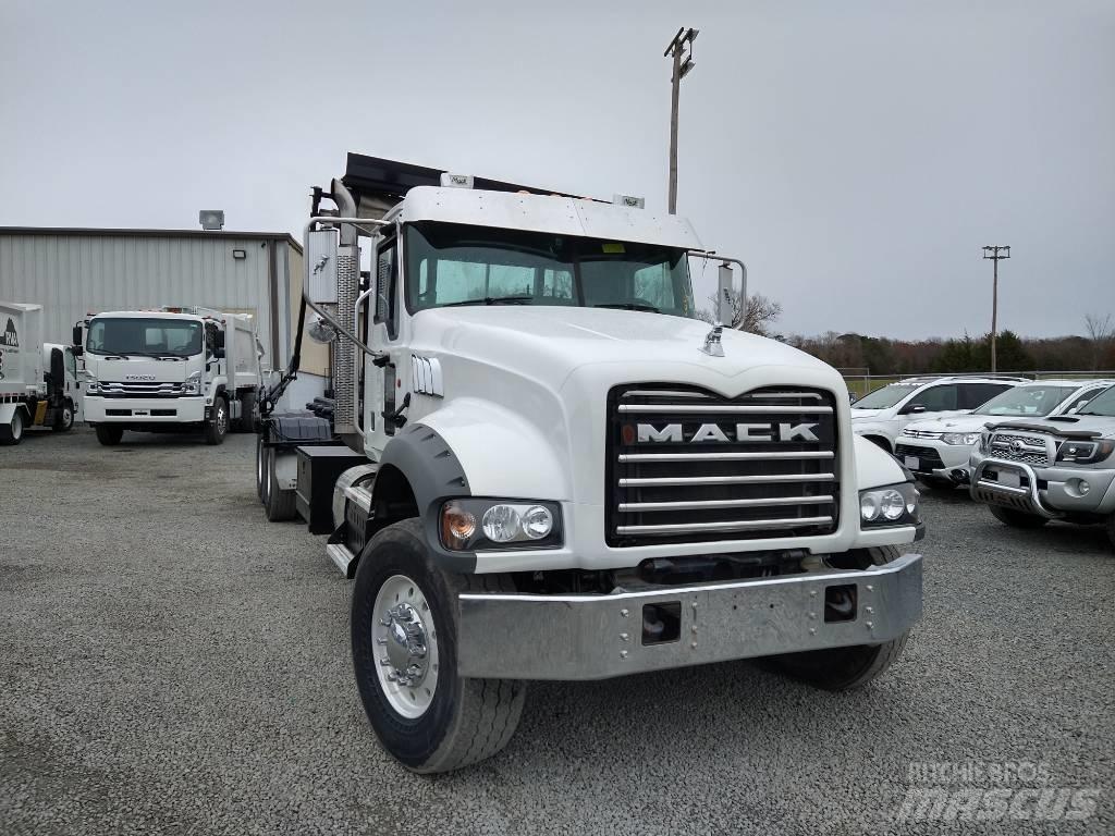Mack GU713 Garbage Trucks / Recycling Trucks