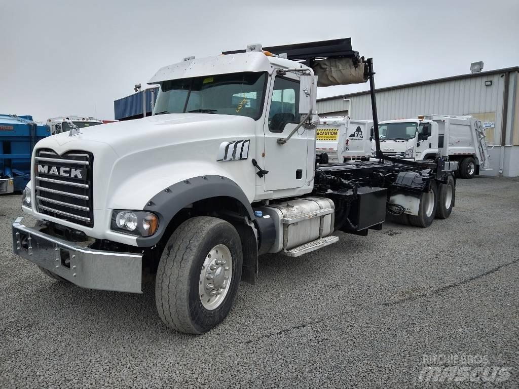 Mack GU713 Garbage Trucks / Recycling Trucks