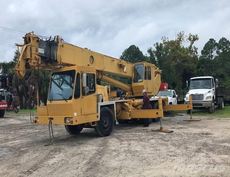 Daewoo DTC 35 Mobile and all terrain cranes