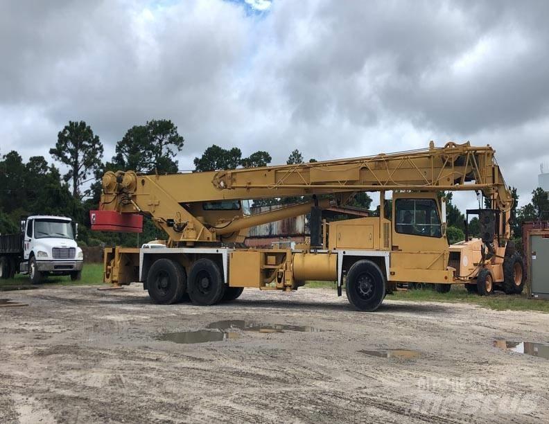 Daewoo DTC 35 Mobile and all terrain cranes