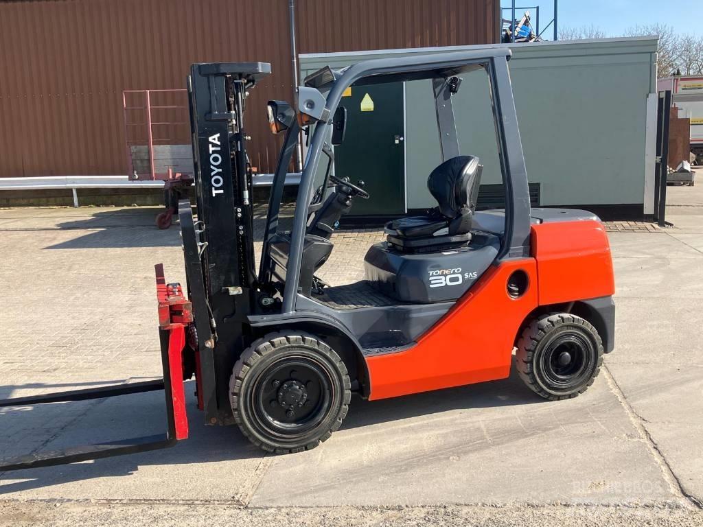 Toyota 52-8 FDF 30 Diesel Forklifts