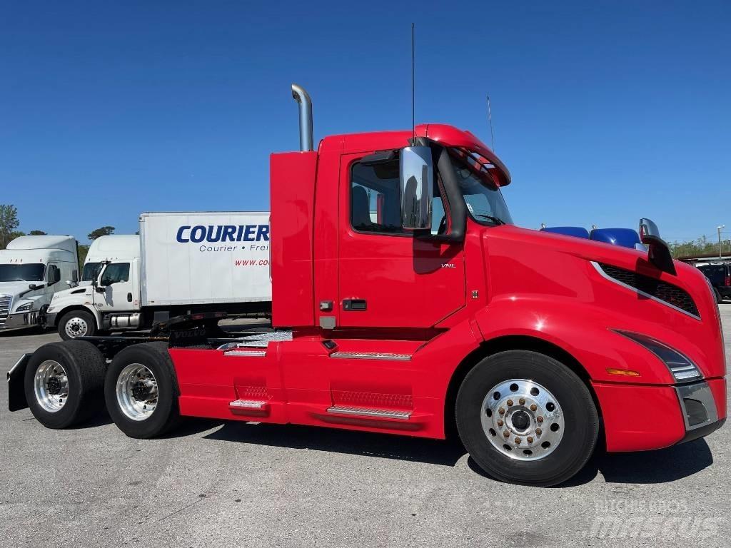 Volvo VNL64T300 Conventional Trucks / Tractor Trucks
