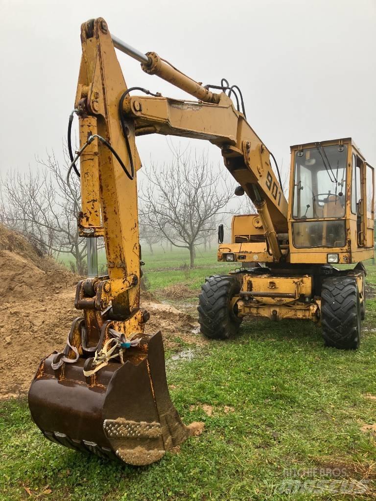Liebherr A 901 C Wheeled Excavators