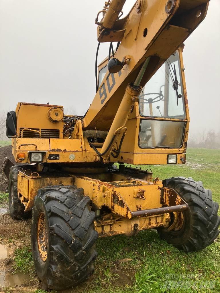 Liebherr A 901 C Wheeled Excavators