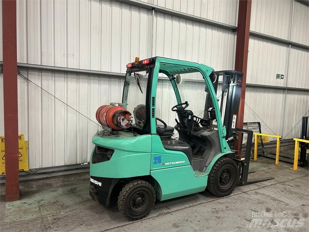 Mitsubishi FG25N LPG trucks
