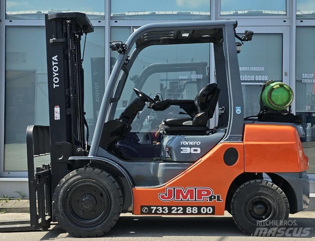 Toyota 8 FG 30 F LPG trucks