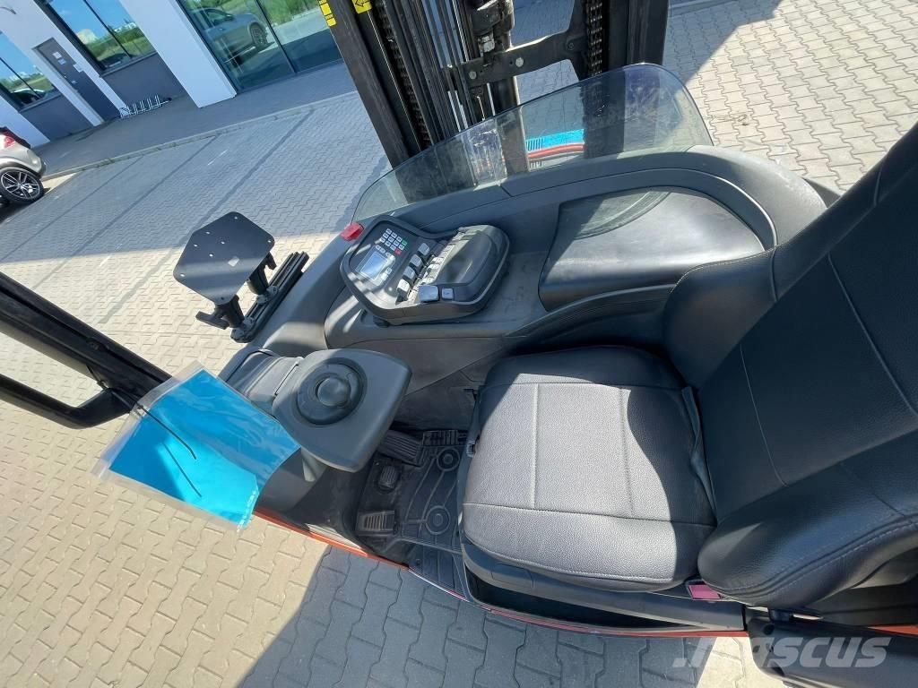Toyota RRE140H Reach trucks
