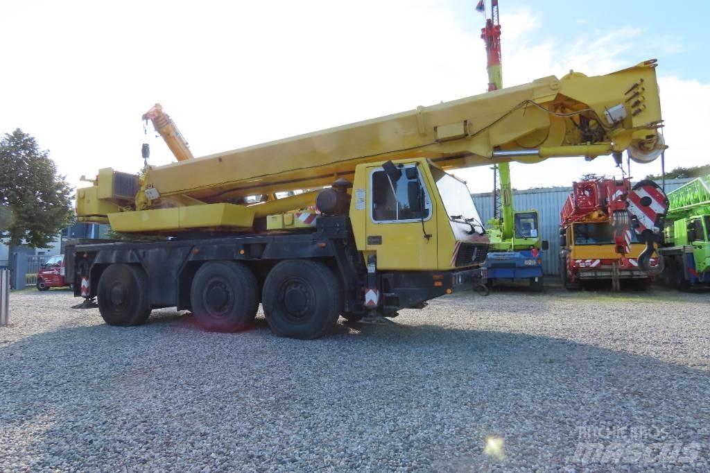 Grove GMK 3050 Mobile and all terrain cranes